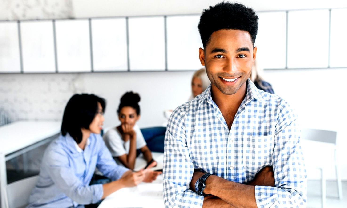 Detaillierte Finanzgrafiken und Diagramme